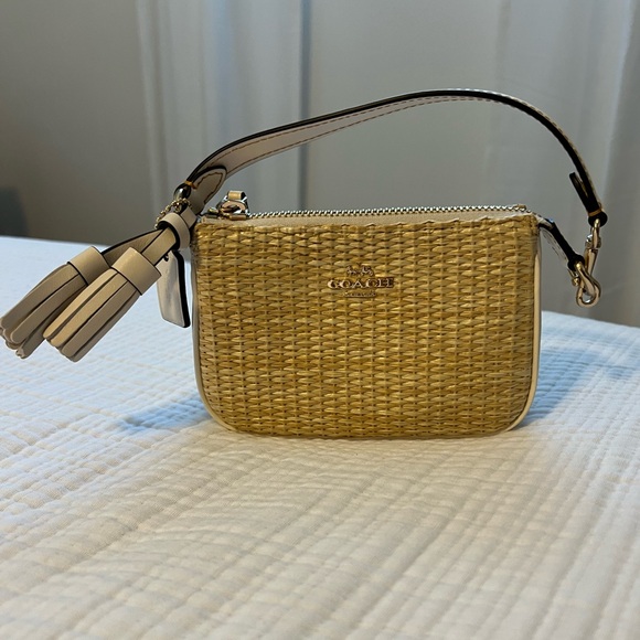 Coach Tan Wristlet Clutch😍 - Picture 1 of 2